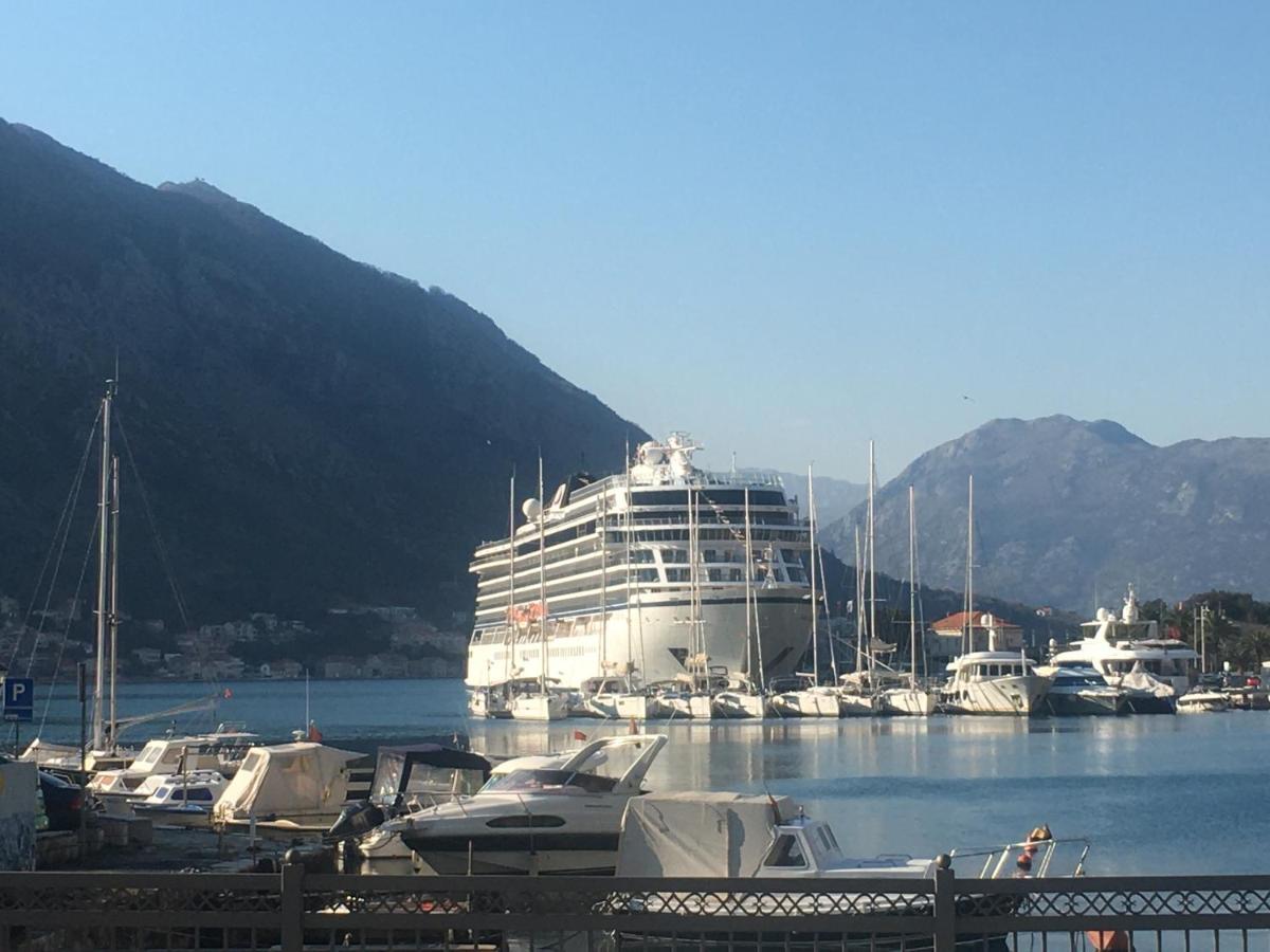 Art House 001 Hotel Kotor Exterior photo