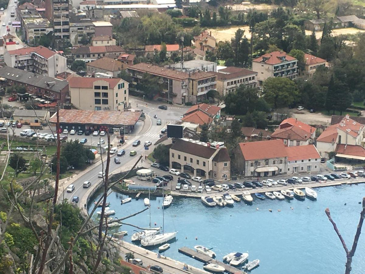 Art House 001 Hotel Kotor Exterior photo