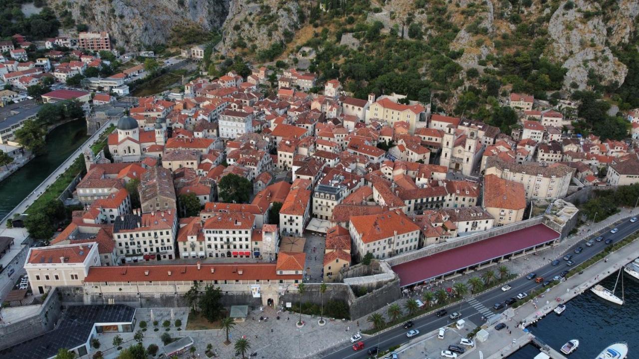 Art House 001 Hotel Kotor Exterior photo