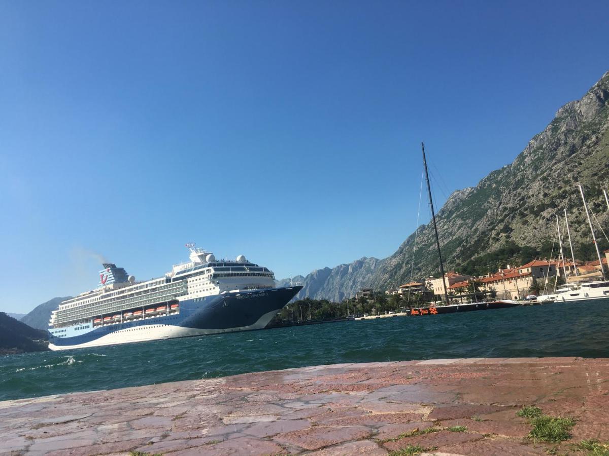 Art House 001 Hotel Kotor Exterior photo